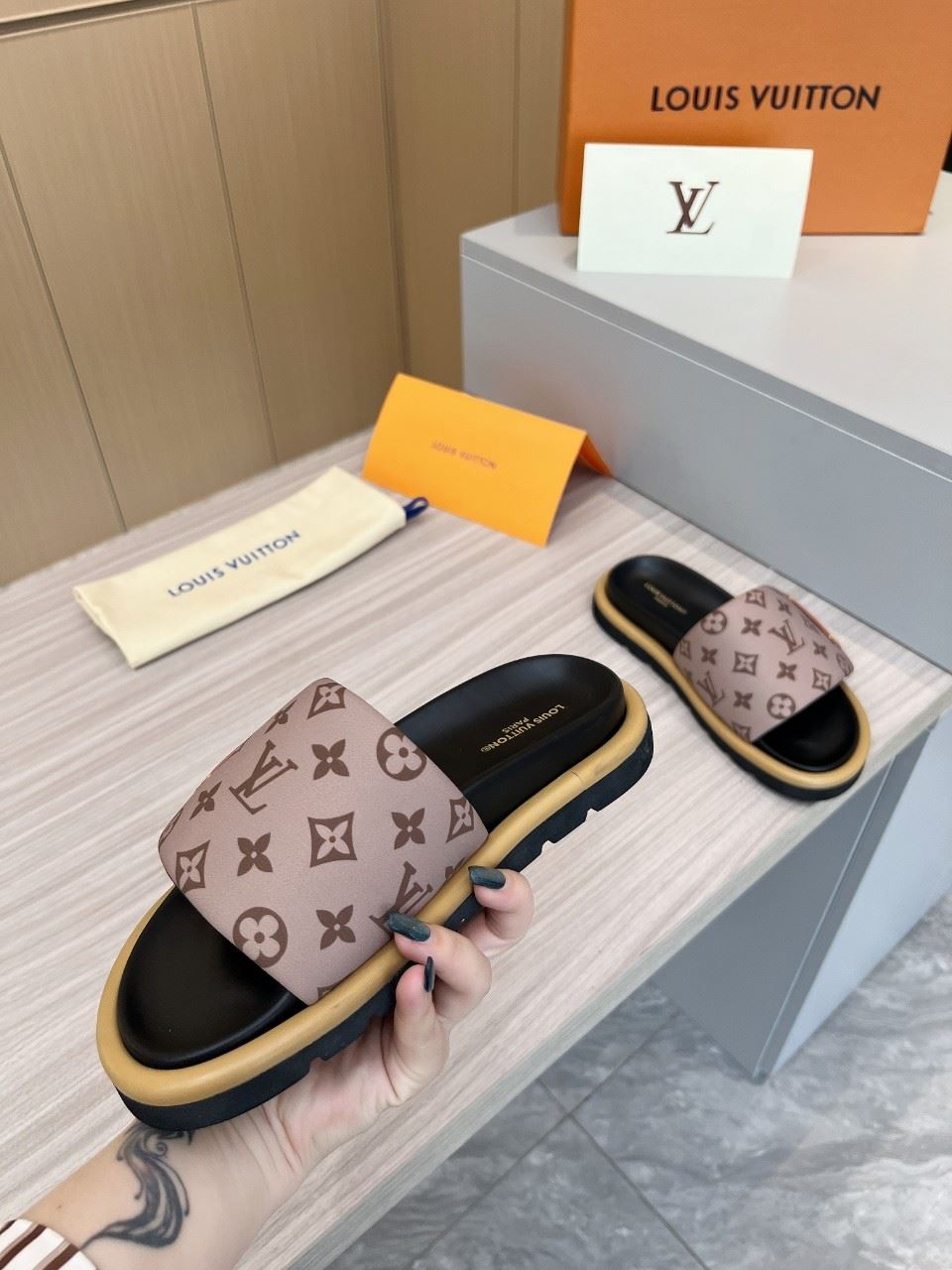 Louis Vuitton Slippers